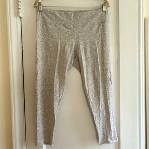 Heather grey Tna leggings from Aritzia. Size Large. High waisted ankle/crop.